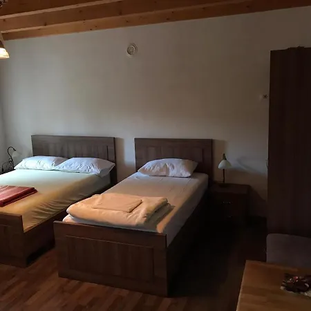 Bujtina Gjana بيت ضيافة Fshat