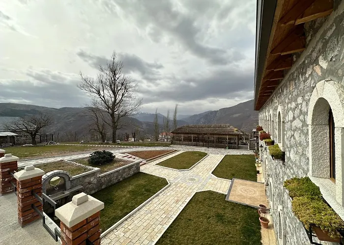 Bujtina Gjana Гостевой дом Fshat