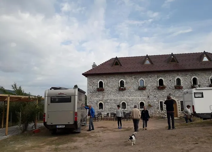 Bujtina Gjana Gasthof Fshat