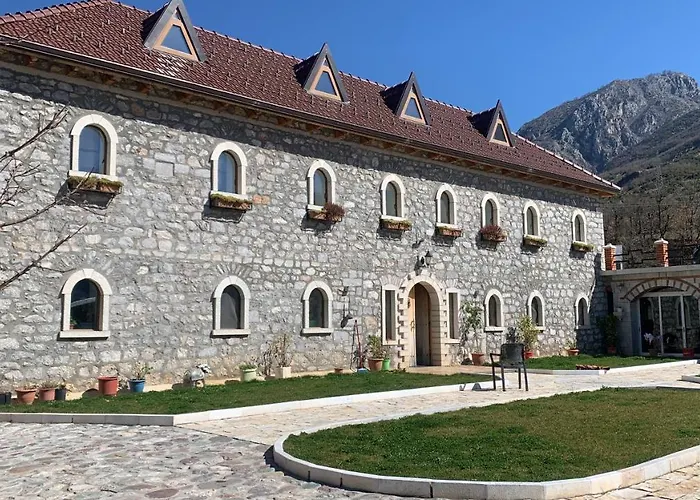Bujtina Gjana Гостевой дом Fshat