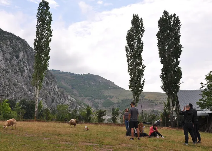 Bujtina Gjana Fshat