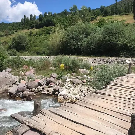 招待所 Bujtina Gjana