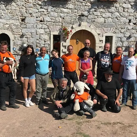 Bujtina Gjana 招待所 *