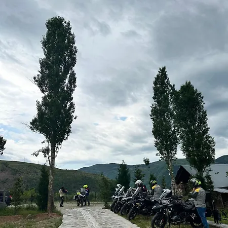 Bujtina Gjana 招待所 *